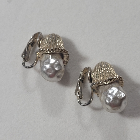 Sarah Coventry Earrings - Picture 4 of 10